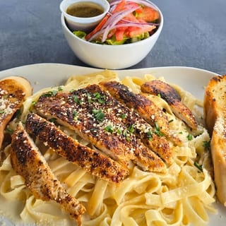 Chx Alfredo pasta